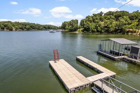 Remodeled cabin on Grand Lake with boat slip and boat dock.  Pet-Friendly!