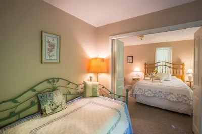 Resort Mountain Home with  Private Hot tub Walk to Pools, Pond WIFI Hotels near Campton Mountain Ski Area