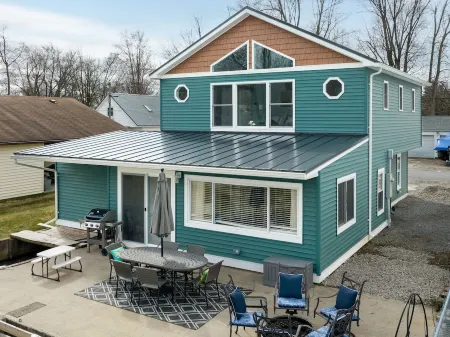 Cozy Renovated Lakehouse with Boat Dock and Canal Access