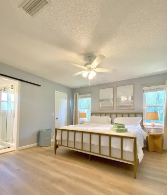 Golf Cart, Sun, Sand, & Island life Beach Retreat!