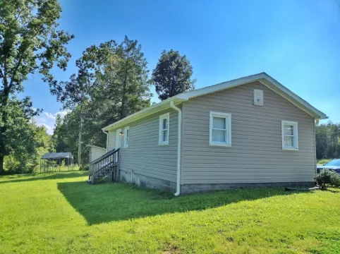 Backwoods Guesthouse Near VIR and Hycolake