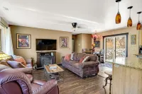 Best views in Green Mountain Falls with HOT TUB & EV Charger