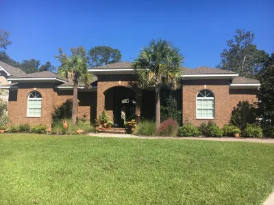 Detached Guest Suite Hotels near Drayton Hall