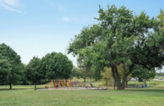 ★★2 Story Near Plaza/Westport/KU Med, King Bed, Garage Parking★★