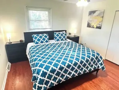 PROMO 10% WEEKLY 15% MONTHLY DISCOUNT 2-Car Garage Cal King Bed Fenced Yard Hotels near Arlington Heights Metra Station