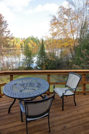 The Lake's End - Beautiful Lakefront Log Home in the White Mountains