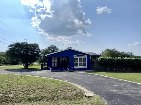 Moody’s Fish Camp Short Term Rental Отели рядом с достопримечательностью «Lake Lyndon B. Johnson»