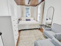 Adorable Little Yellow House, Prime Location! Downtown Pella, IA Hotels in Pella