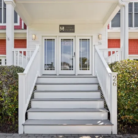 Cape Charles Newly Updated Family-friendly Beach House, 1 Block to Private Beach