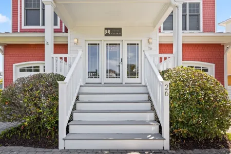 Cape Charles Newly Updated Family-friendly Beach House, 1 Block to Private Beach
