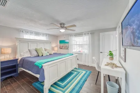 Winter Gem -Free Heated Pool -3B-2Br King-Q-2Twin-SB -Patio-Cozy Fire Pit-BBQ