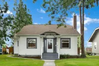Historic Front Street Home Hotels in Lynden