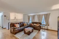 Cheerful 4 Bedroom Home - Back Yard/Game Room!