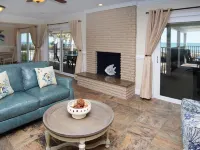 Beautiful 7 BD oceanfront house with a private pool located on the Golden Mile - Private Pools
