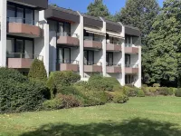 Apartment with a lake view directly opposite the green beach, WiFi, pets allowed