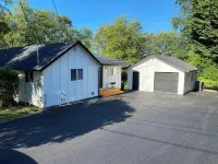Charming 3-bedroom house in Puyallup with WiFi, AC