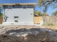 St Pete Charm! 2bd/1ba walk downtown Sunny 2nd Flr Hotels near The Dalí Museum