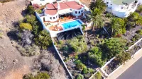 Spectacular rental home - Ocean and mountain view. Heated pool. Sleeps 6