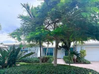 Private Luxury Oasis Minutes From The Beach w/ Private Heated Pool Hotels in Lighthouse Point