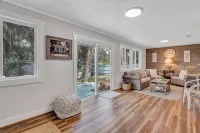 A Lovely Coastal Cottage in the seaside town of Darien Georgia Hotels in Darien