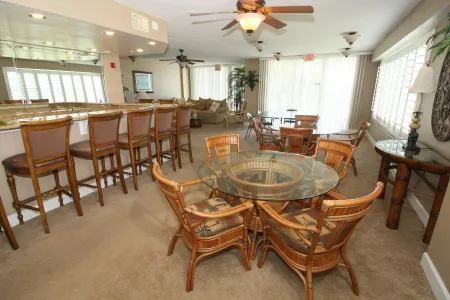 BEAUTIFUL Oceanfront Ground Floor Condo on Ponce Inlet “NON DRIVING” Beach Отели в г. Понс-Инлет