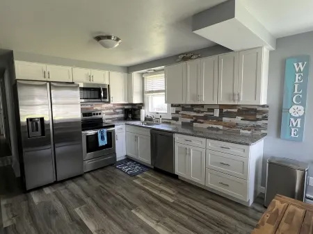 COVE DISTRICT HOUSE WITH VIEW OF CEDAR POINT Отели в г. Сандаски