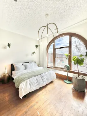 Vintage Soul Loft & Balcony - Old Town Lansing. Отели рядом с достопримечательностью «Бренк Фиш Ладдер»