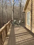 3BR 3BA Cabin, with hot tub, 3 Pools, Boat Ramp with Dock 1 mile away.