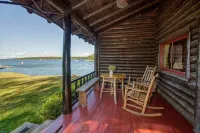 Authentic Log Cabin on Damariscotta River W/ Dock and Moorings