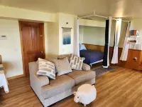 Serene Sunsets - Warm and Cozy Basement Suite