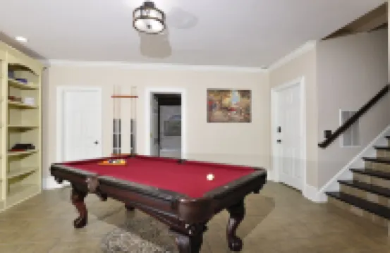 High-end large quiet home with amazing long-range views, close to Lake Chatuge
