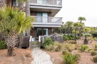 Oceanfront Premium Villa, 2BD/2BA master suites, Pool access, Resort Privileges