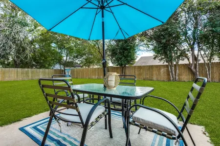 Well appointed home minutes from Kalahari and Downtown Отели в г. Раунд-Рок