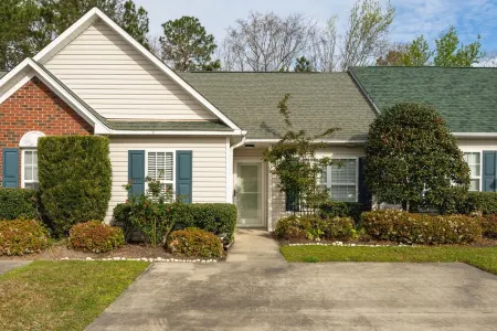 Quiet Boho Townhouse; 15 Min to Beach