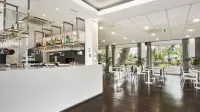 Globales Cala Blanca - Quầy bar