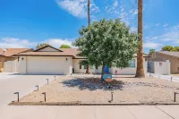 Sophisticated 4-Bedroom Getaway in Gilbert