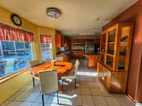 The Peaceful Escape: hiking, fishing, snow skiing. Sleeps 12 拉森縣酒店