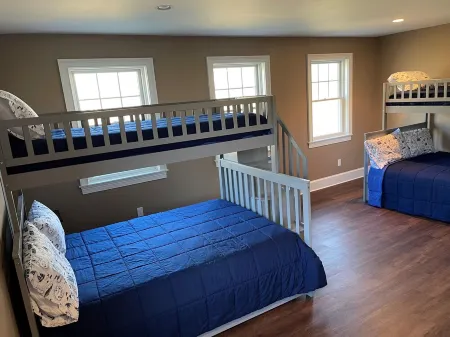 NEW!! Cape Cod Estate with Access to Private Sandy Beach and Dock! Отели в г. Вэрхэм