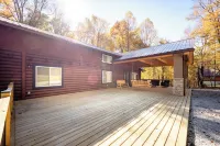 Luxurious Forest Getaway at Historic Baughman Park New Log Cabin 2