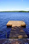 House in exceptional condition on Thomas Pond