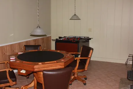 Secluded Luxury Mountain Chalet near downtown Fayetteville