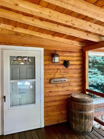 Authentic Large Colorado Cabin close to the Roaring Fork River!! Very private<br> Отели рядом с достопримечательностью «The Hideout at Glenwood Springs»