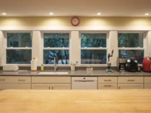 Wonderful House 3 Min Walk to Ocean; Community Pool, Celebrate the Simple Life! 杜克酒店