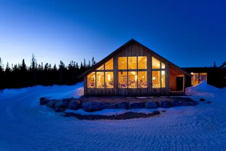 Stunning Post And Beam, Ski-in/Ski-Out Birchwood Penthouse.