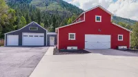 Pet-friendly cabin with theater, fire pit, spa, sauna, game room and playground
