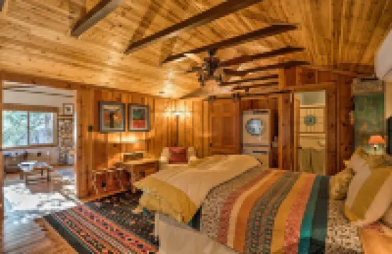 Relax with Peaceful River Views and Wildlife Sightings. A Perfect Retreat.
