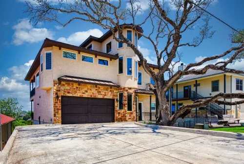 Lakeview villa- spacious Mediterranean home with amazing lake views!