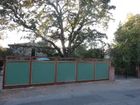 Wine Country Getaway under the Oak