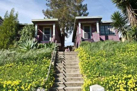 Waterfront Boutique Bungalow 1-Walk to Ferry to San Francisco, Free WIFI Parking Отели рядом с достопримечательностью «Мар Айленд Навал Шипярд»