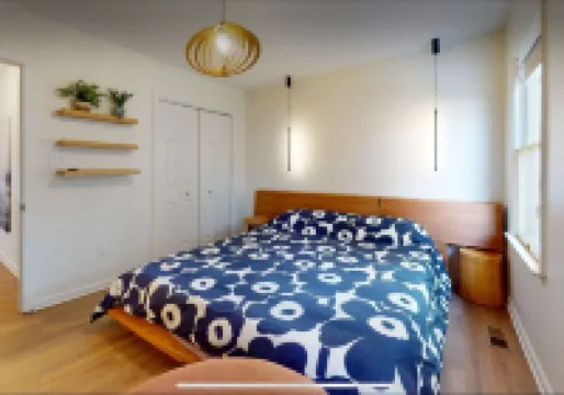 Modern Luxury, Walk to Washington St and Downtown, EV, Movie Room, Spa Bathroom